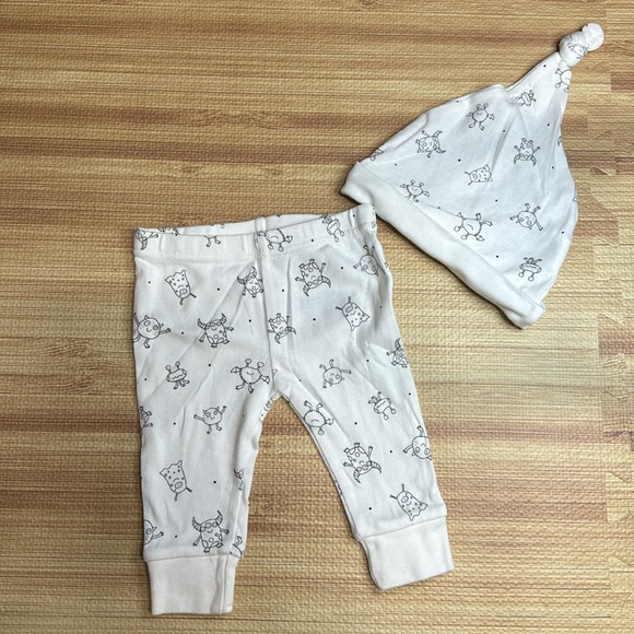 Rae Dunn Baby | Matching Black & White Pants, bib, & Hat Set | Size 0-3 Month - Picture 5 of 9